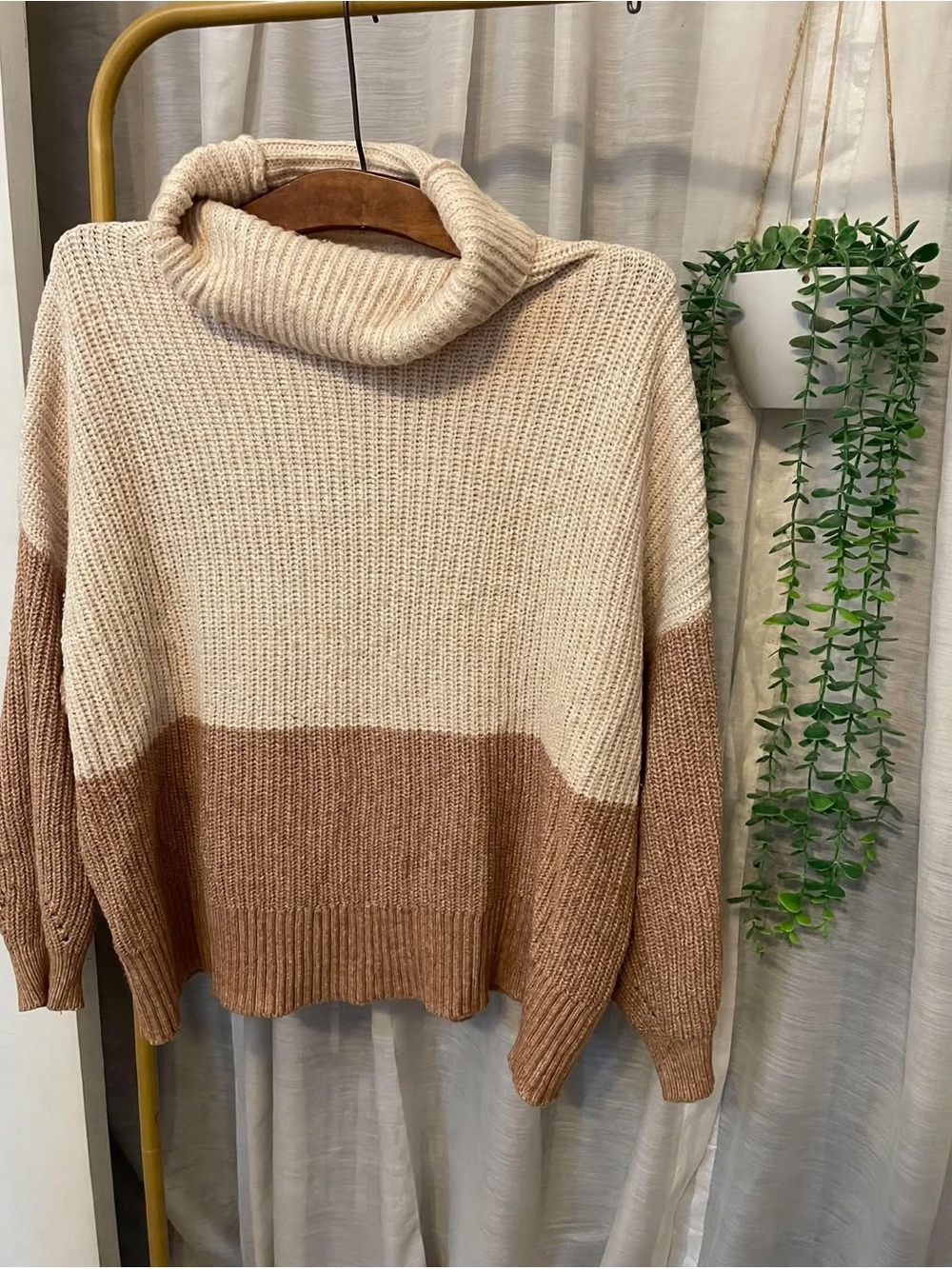 American Eagle Outfitters color block turtleneck Sweater - Cream and Brown